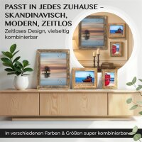 Großer Bilderrahmen 50x70 cm aus recyceltem Alt-Holz in Hellblau